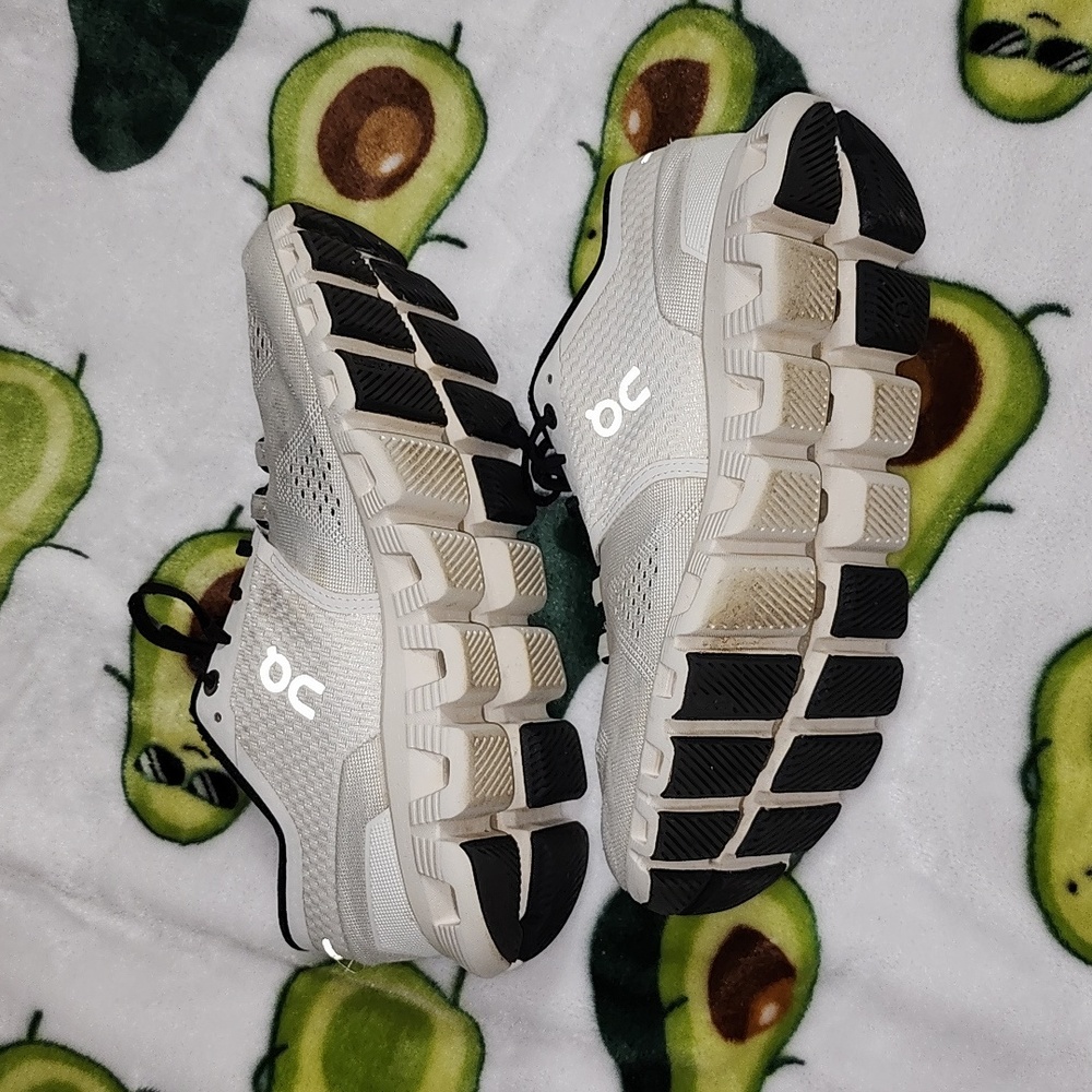 On Cloud ladies size 7